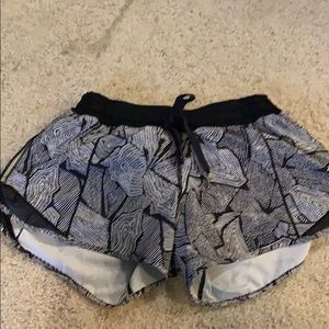 Lulu lemon short shorts